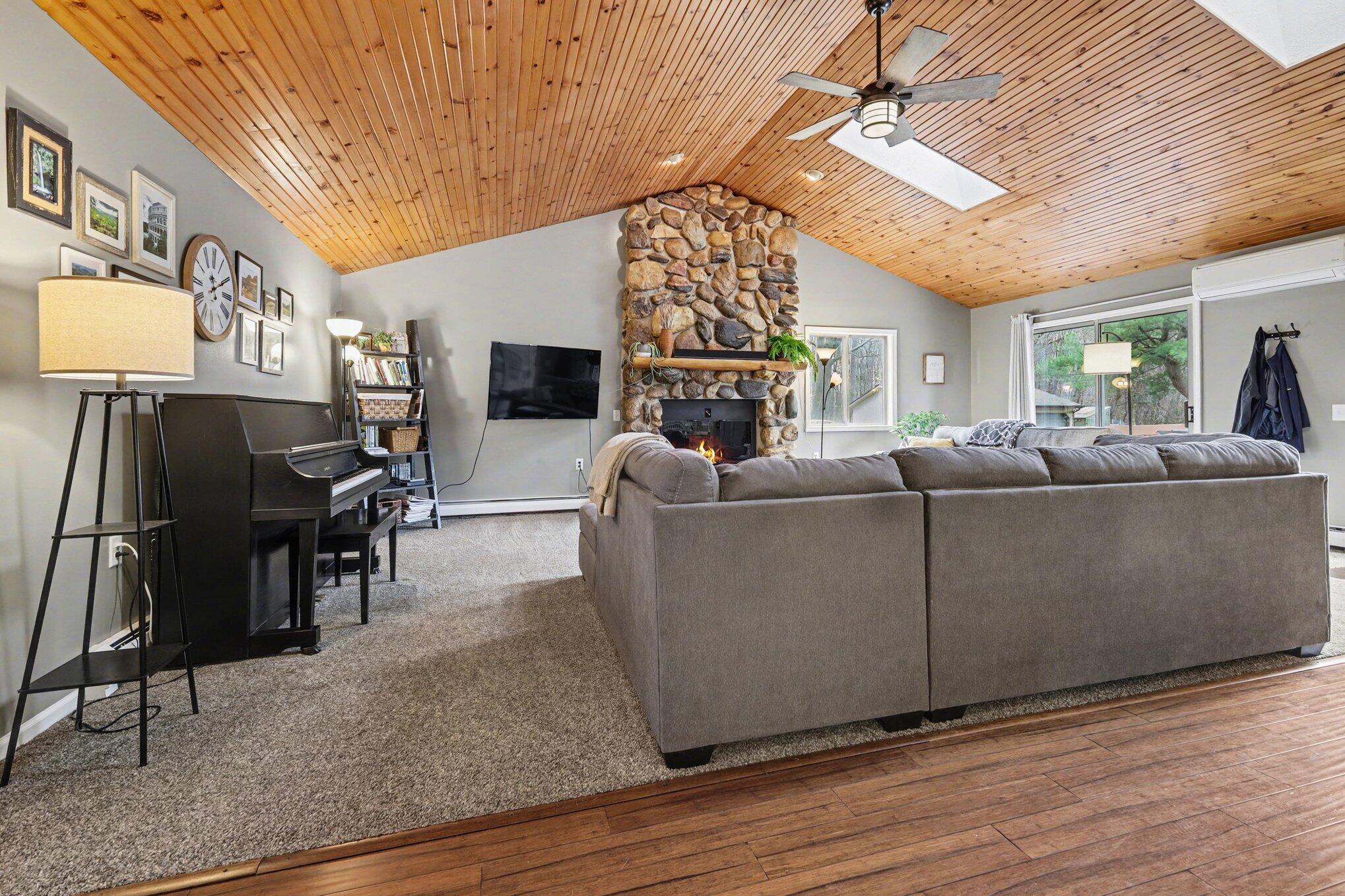 11180 Hart Street NE