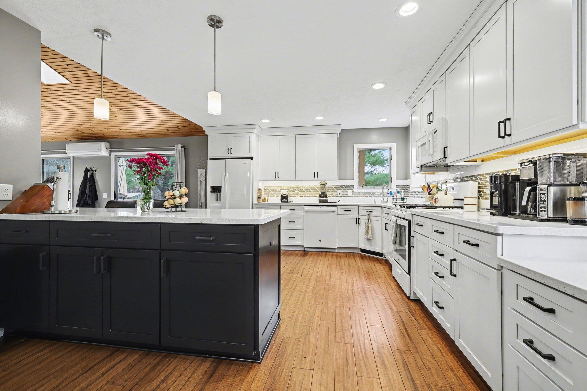 11180 Hart Street NE