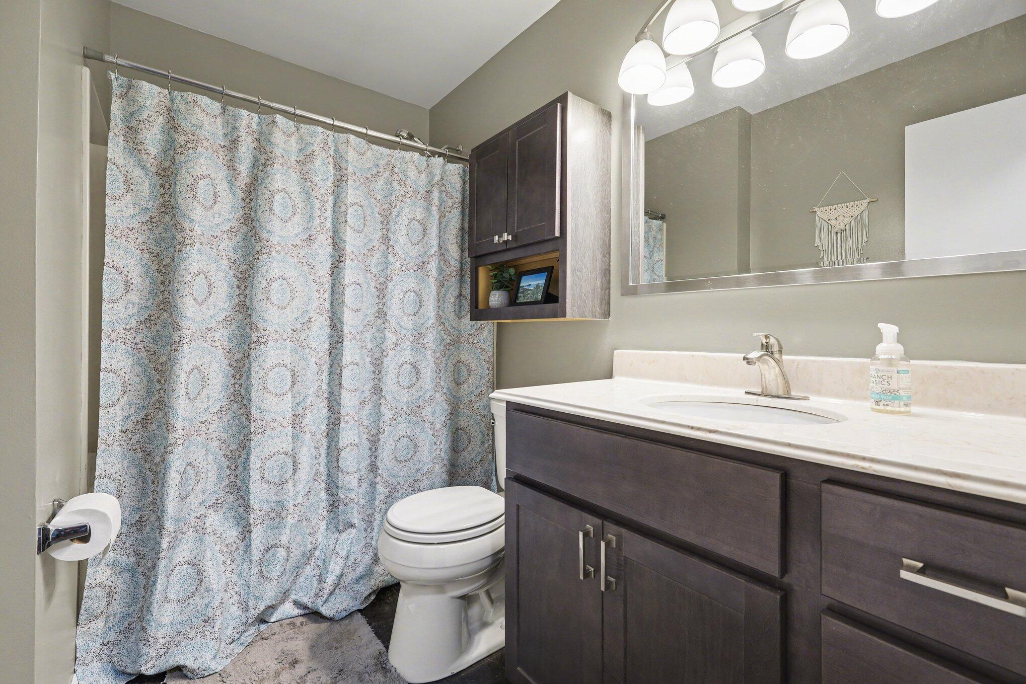 11180 Hart Street NE