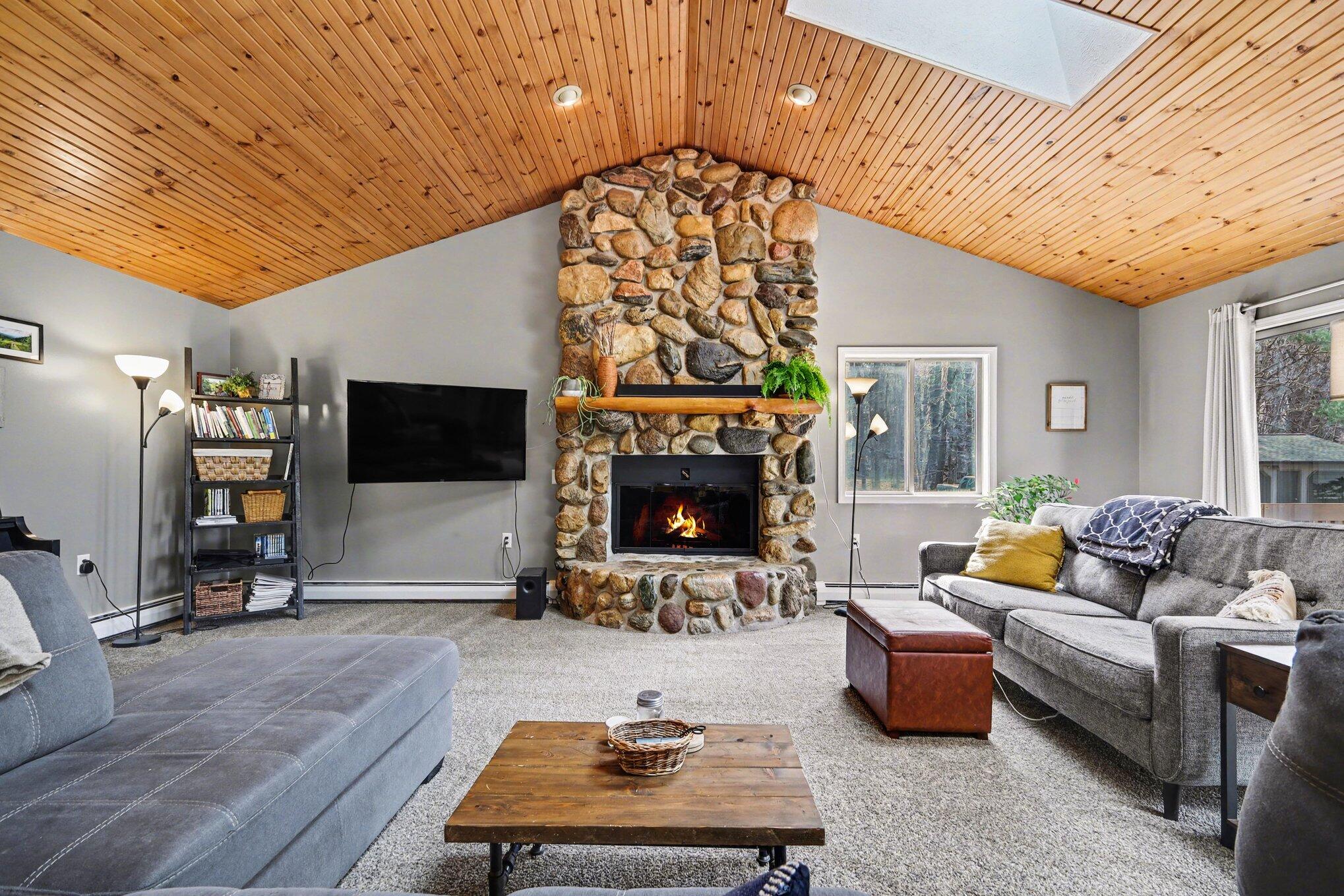 11180 Hart Street NE