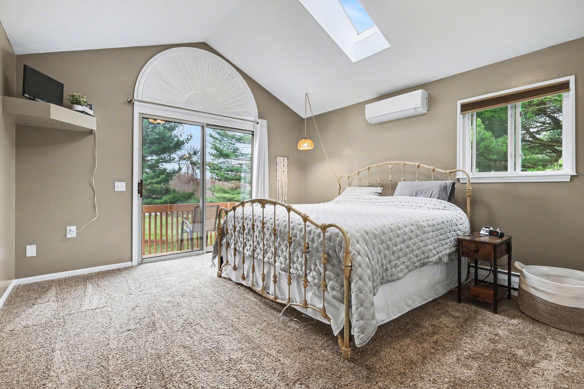 11180 Hart Street NE