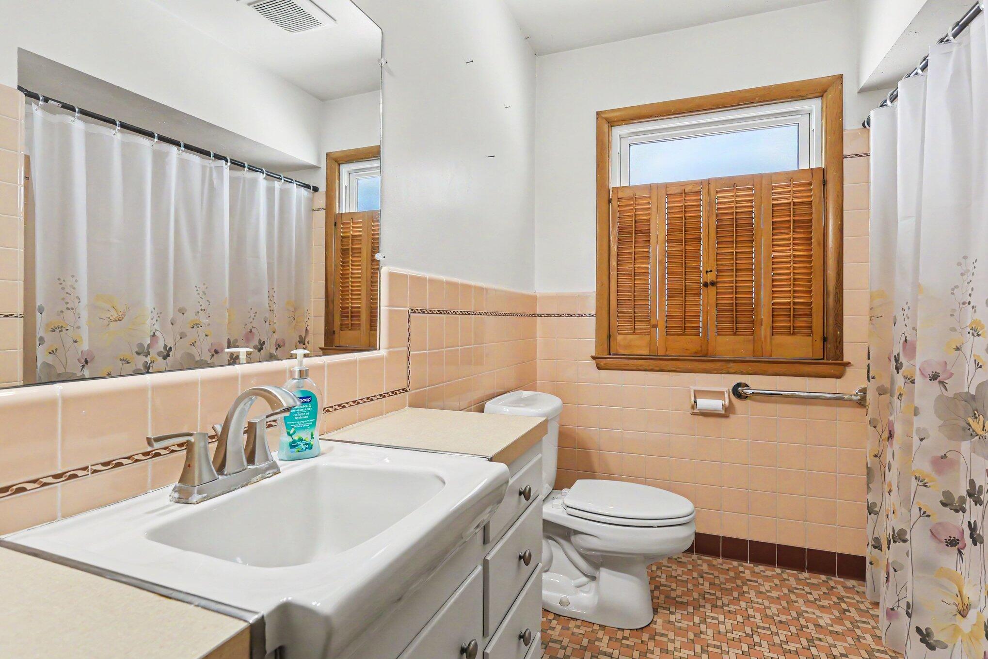 2117 Edwin Place