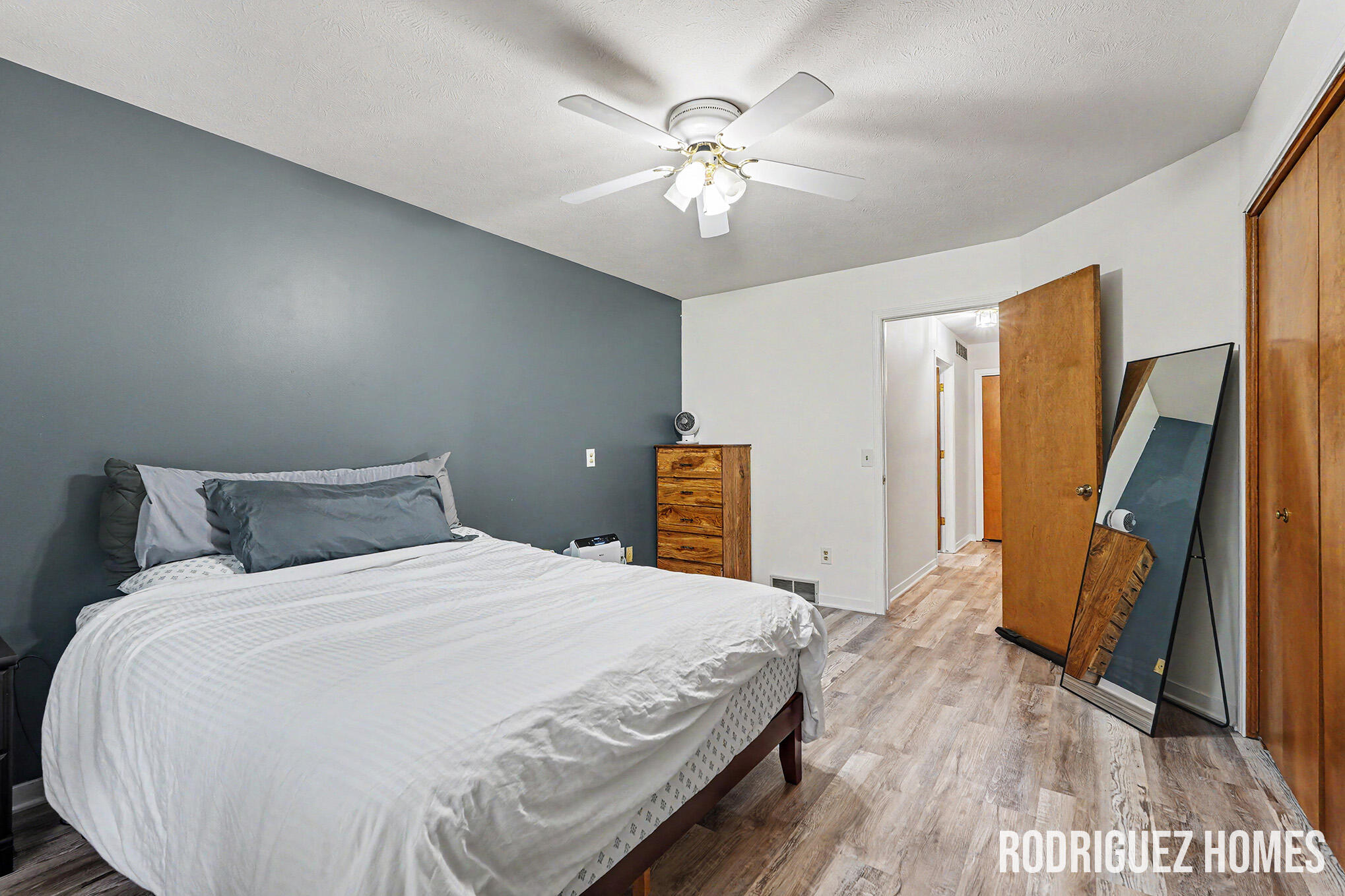 1731 Lakeview Drive