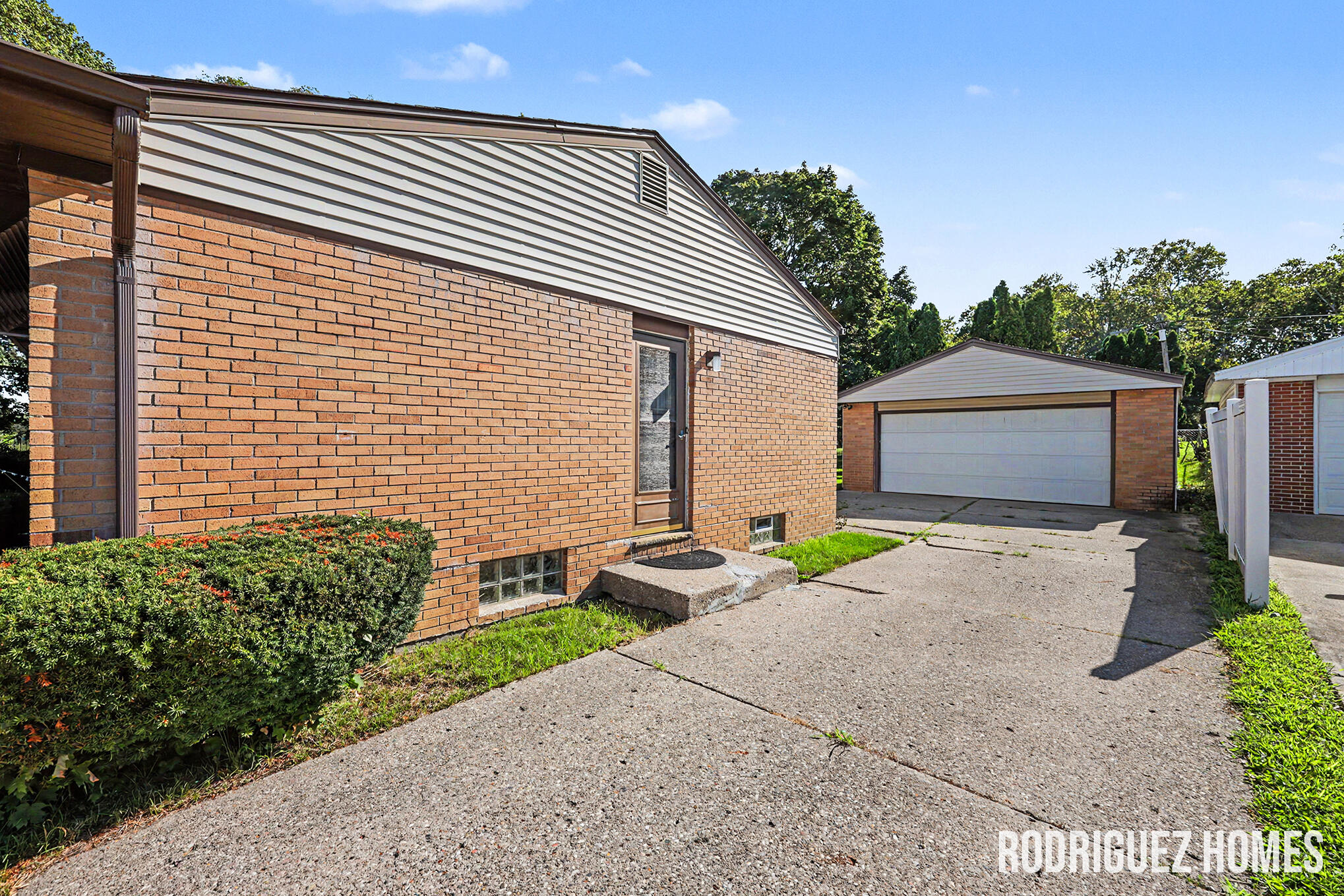 1732 Benjamin Avenue NE