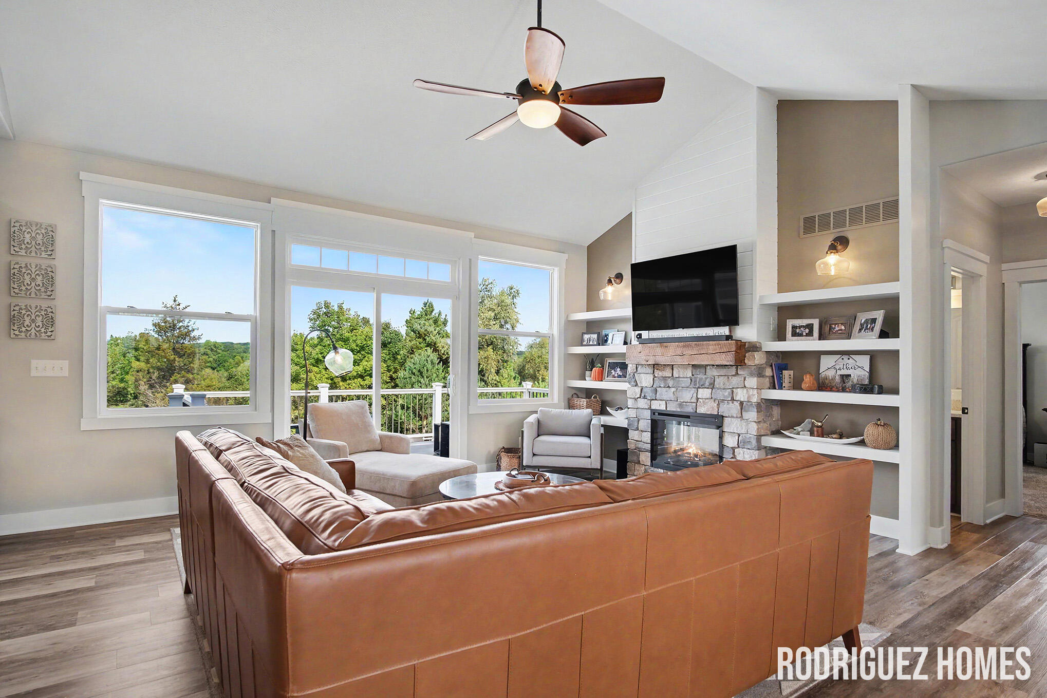 5867 Stonecrop Drive NE