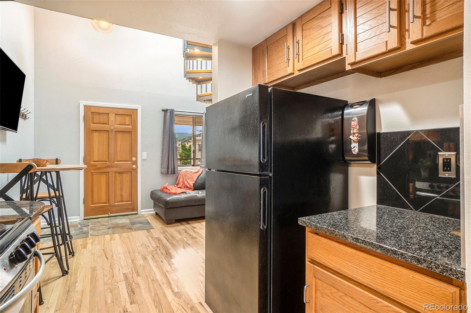 1085 Broadway Unit: 17