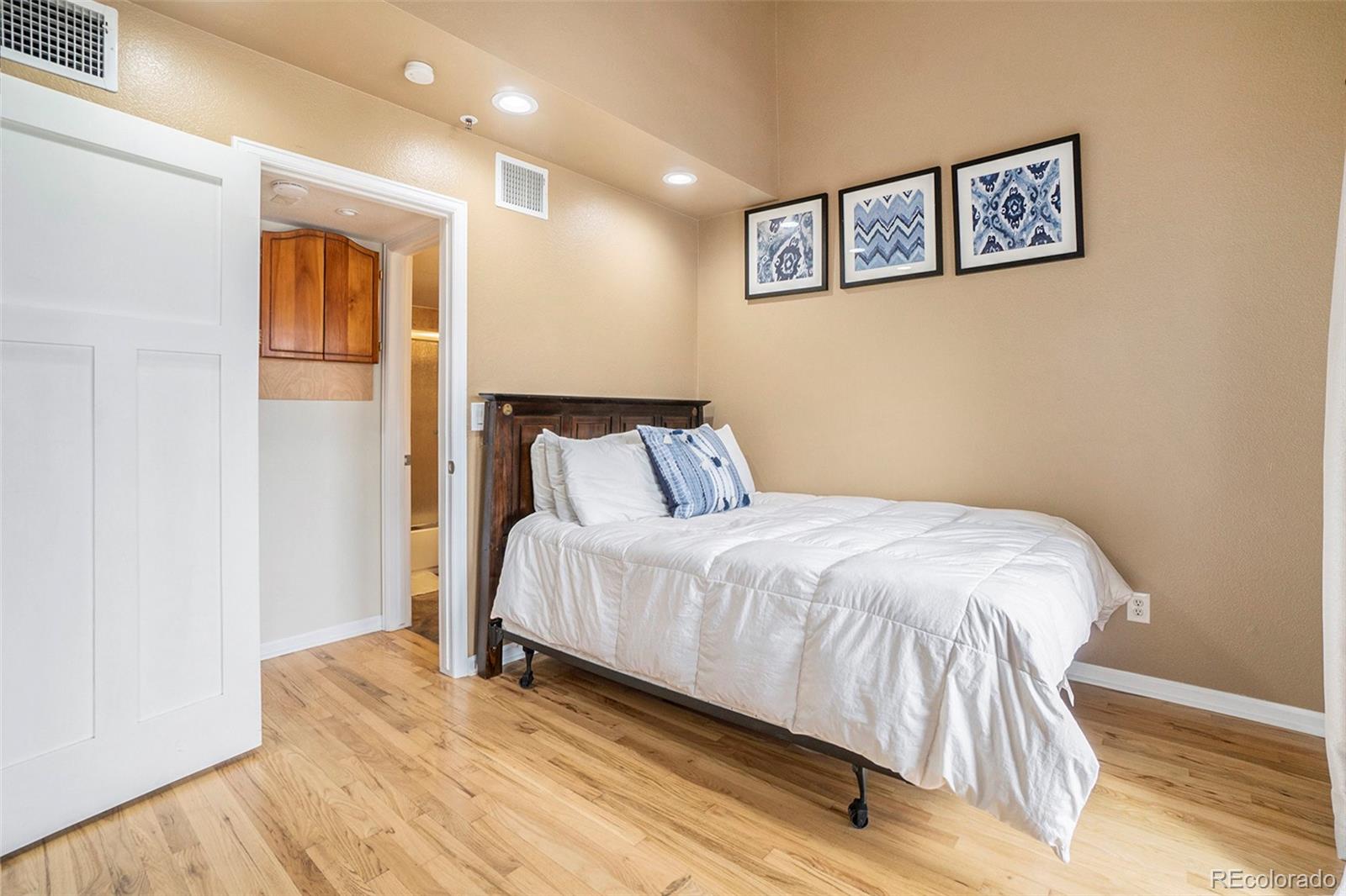 1085 Broadway Unit: 17