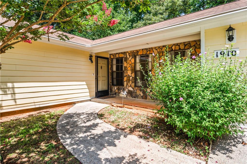 1910 Merry Oak Court