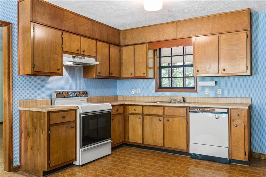 1910 Merry Oak Court