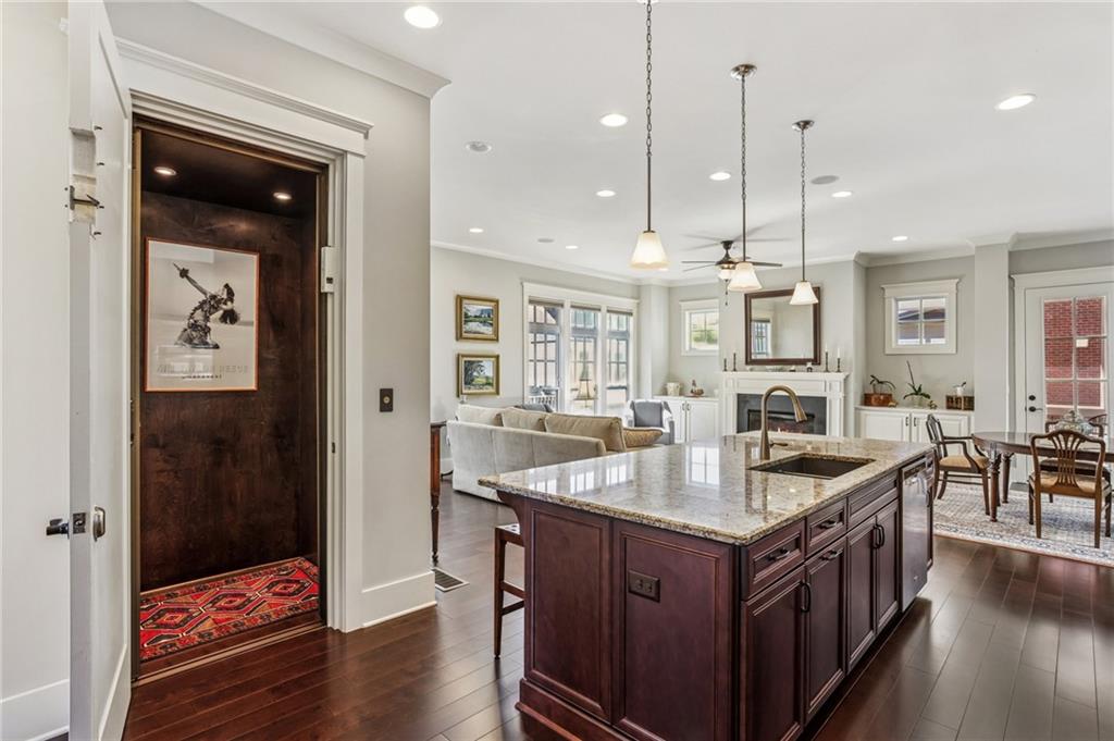 250 Green Street SE