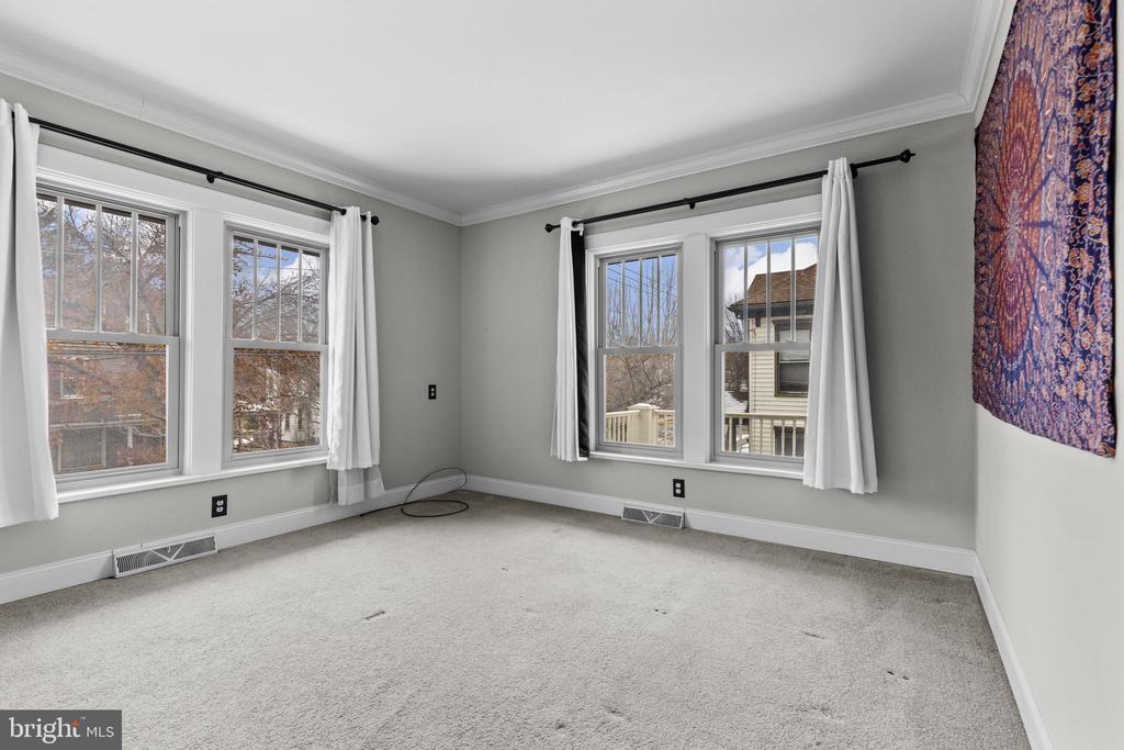 517 W MAIN STREET