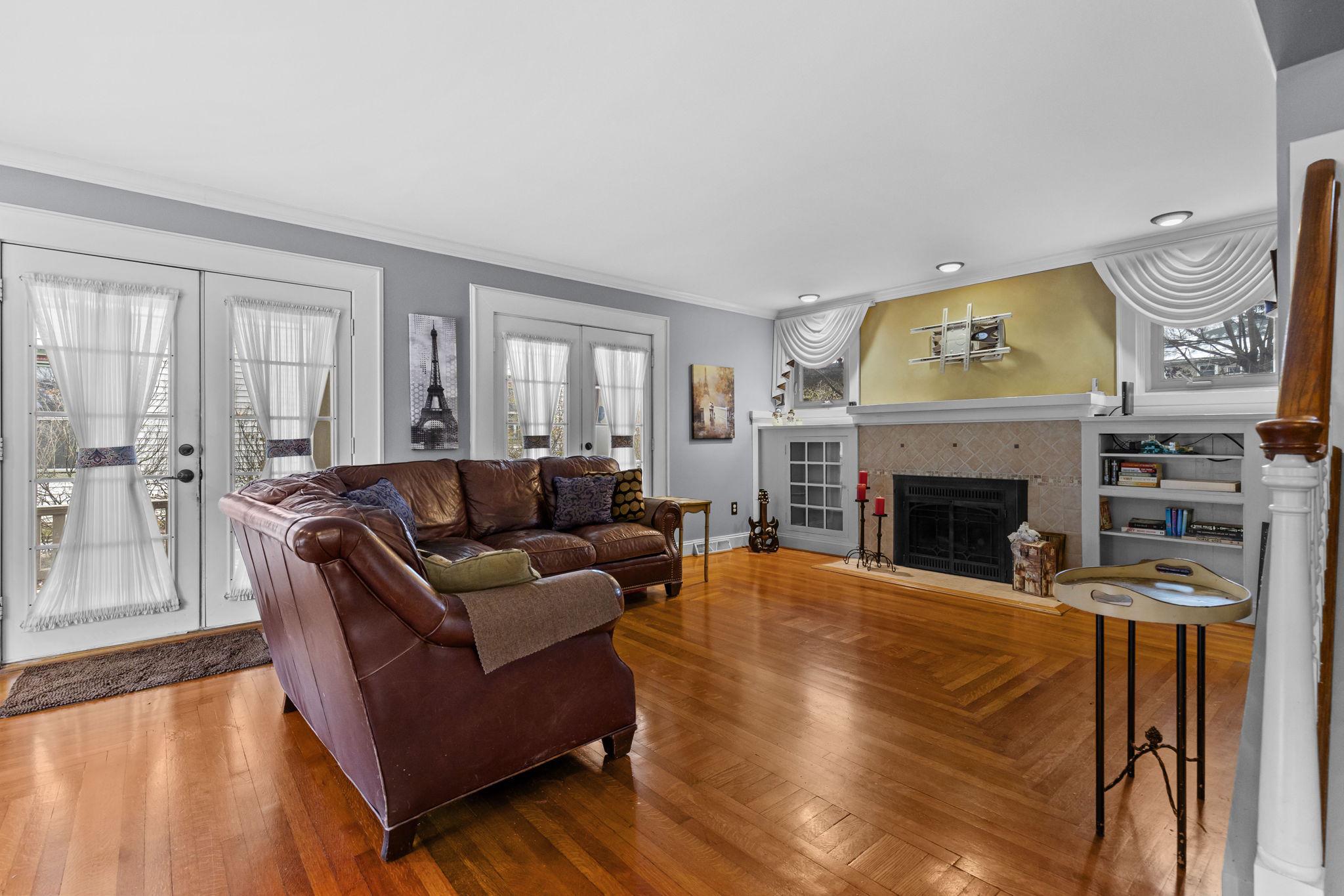 517 W MAIN STREET