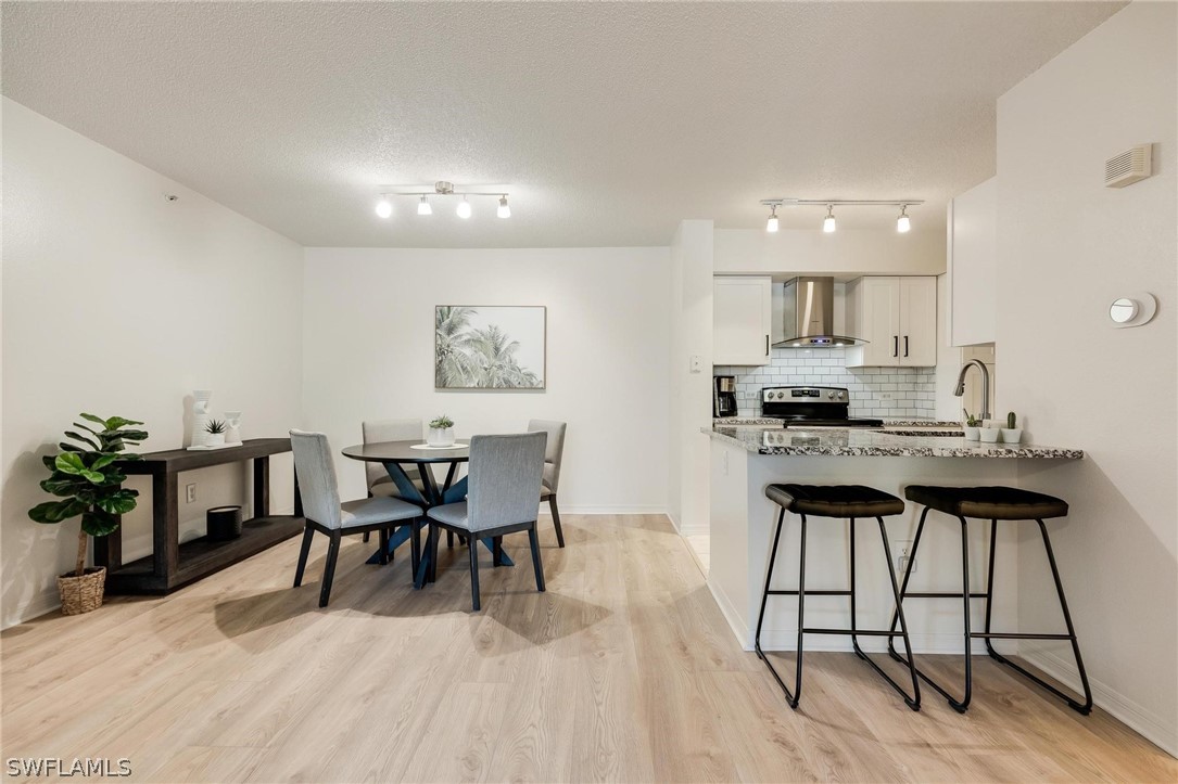 8960 Colonnades CT E 933