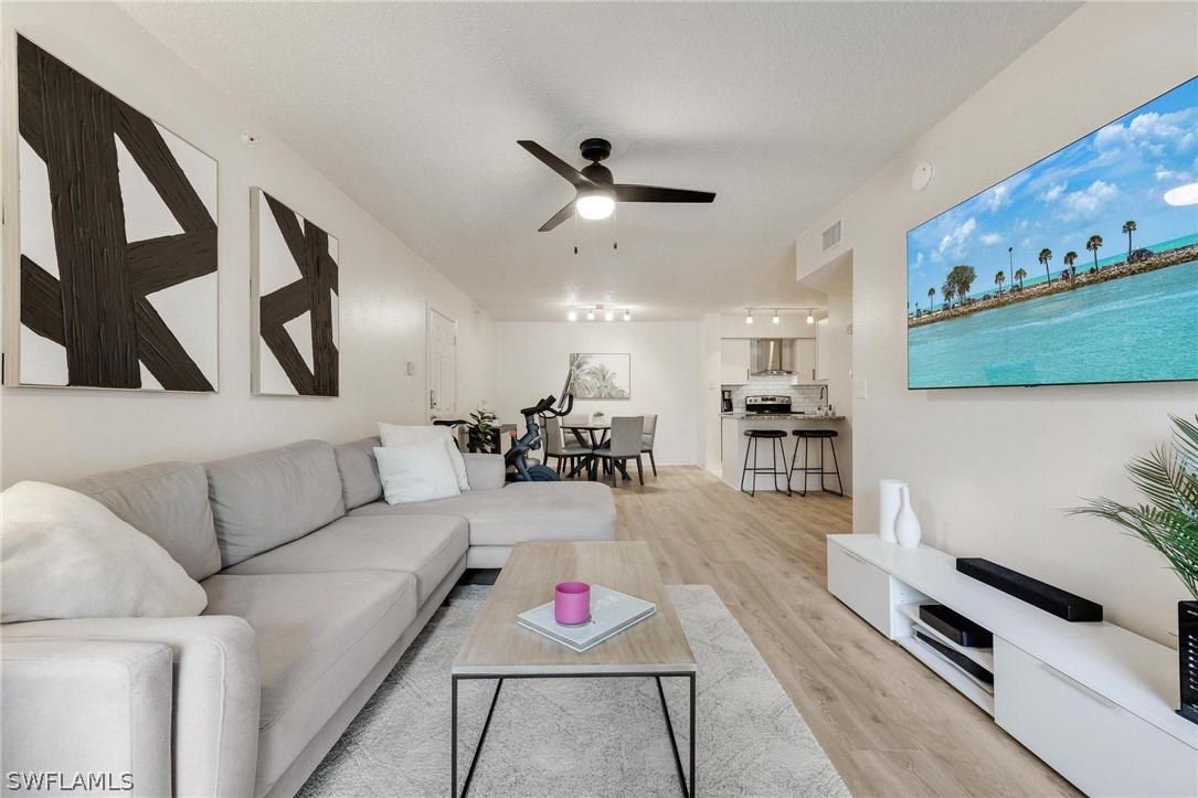 8960 Colonnades CT E 933