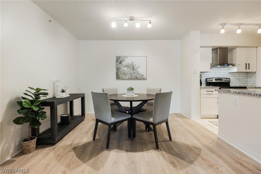 8960 Colonnades CT E 933