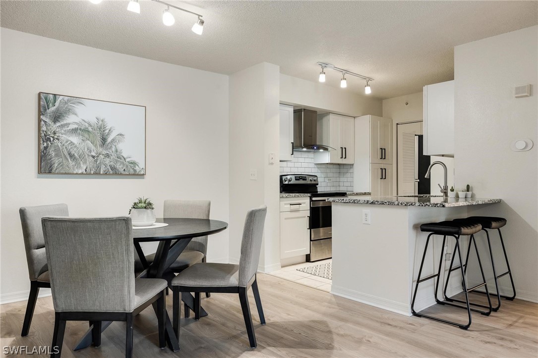 8960 Colonnades CT E 933