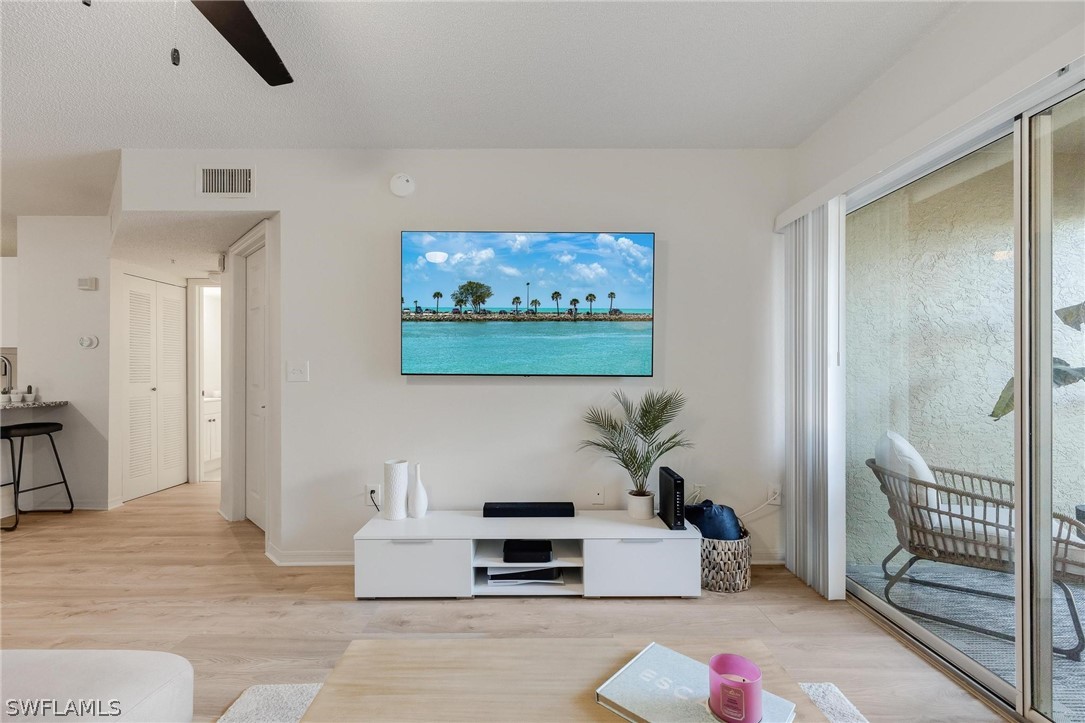 8960 Colonnades CT E 933