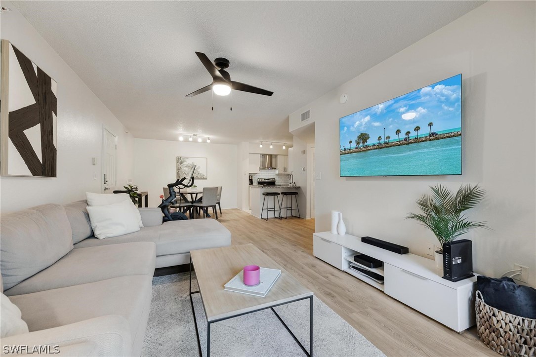 8960 Colonnades CT E 933