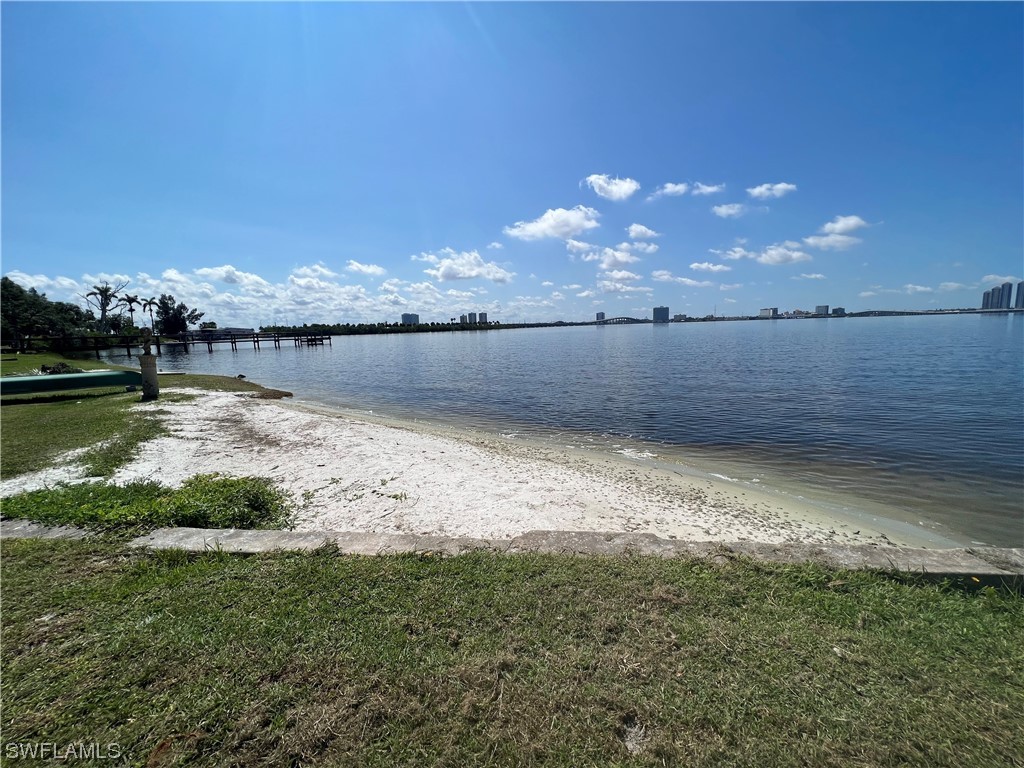 95 W North Shore AVE