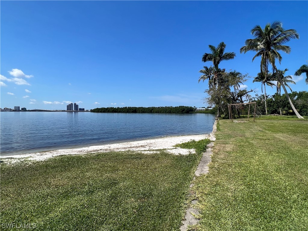 95 W North Shore AVE