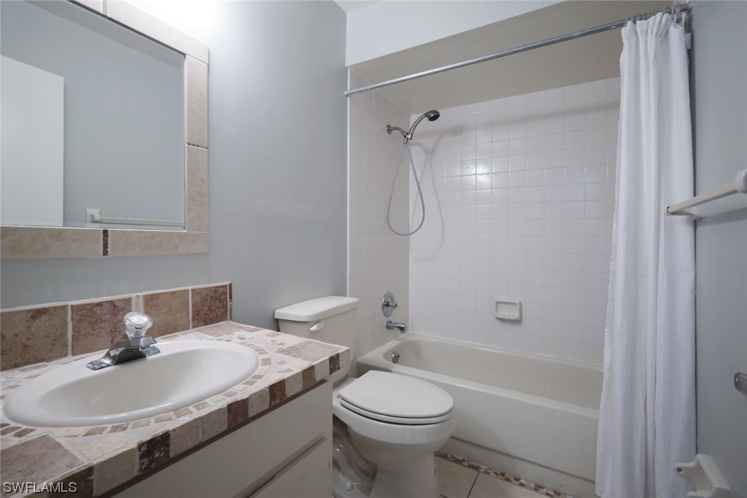 1100 Pondella RD 611