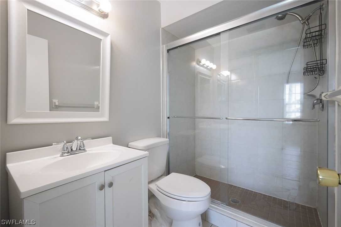 1100 Pondella RD 611