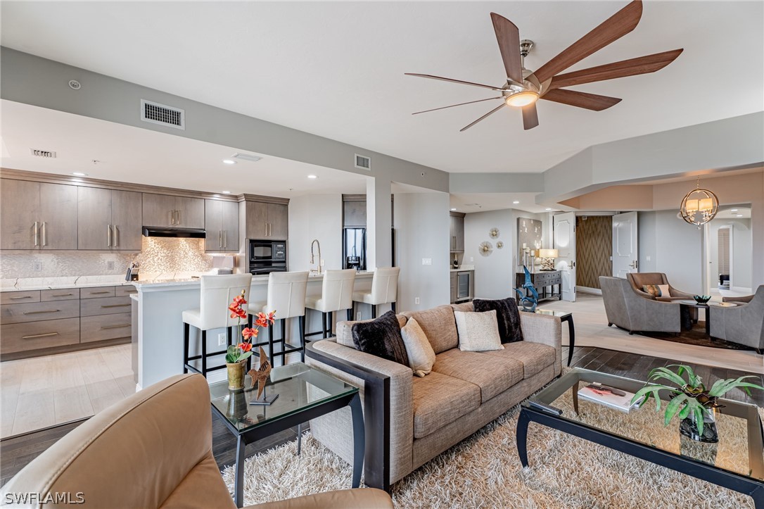 6061 Silver King BLVD 303