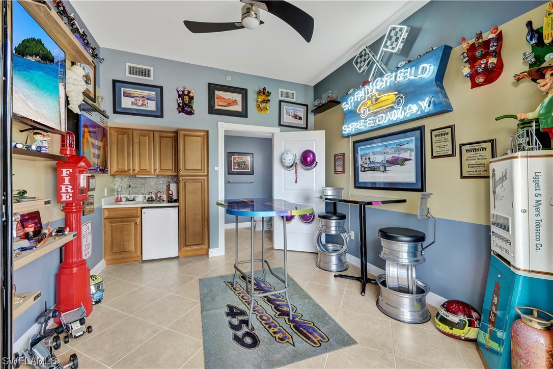 6061 Silver King BLVD 303