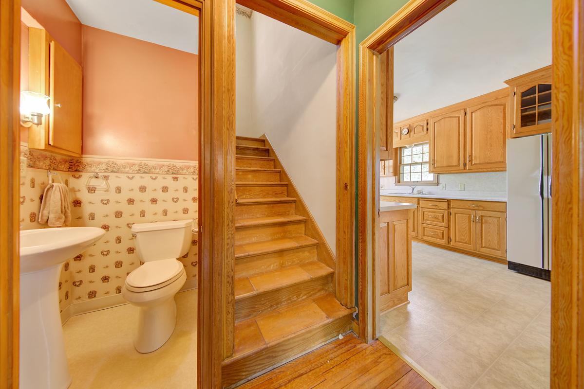 107 Bloomer Street E