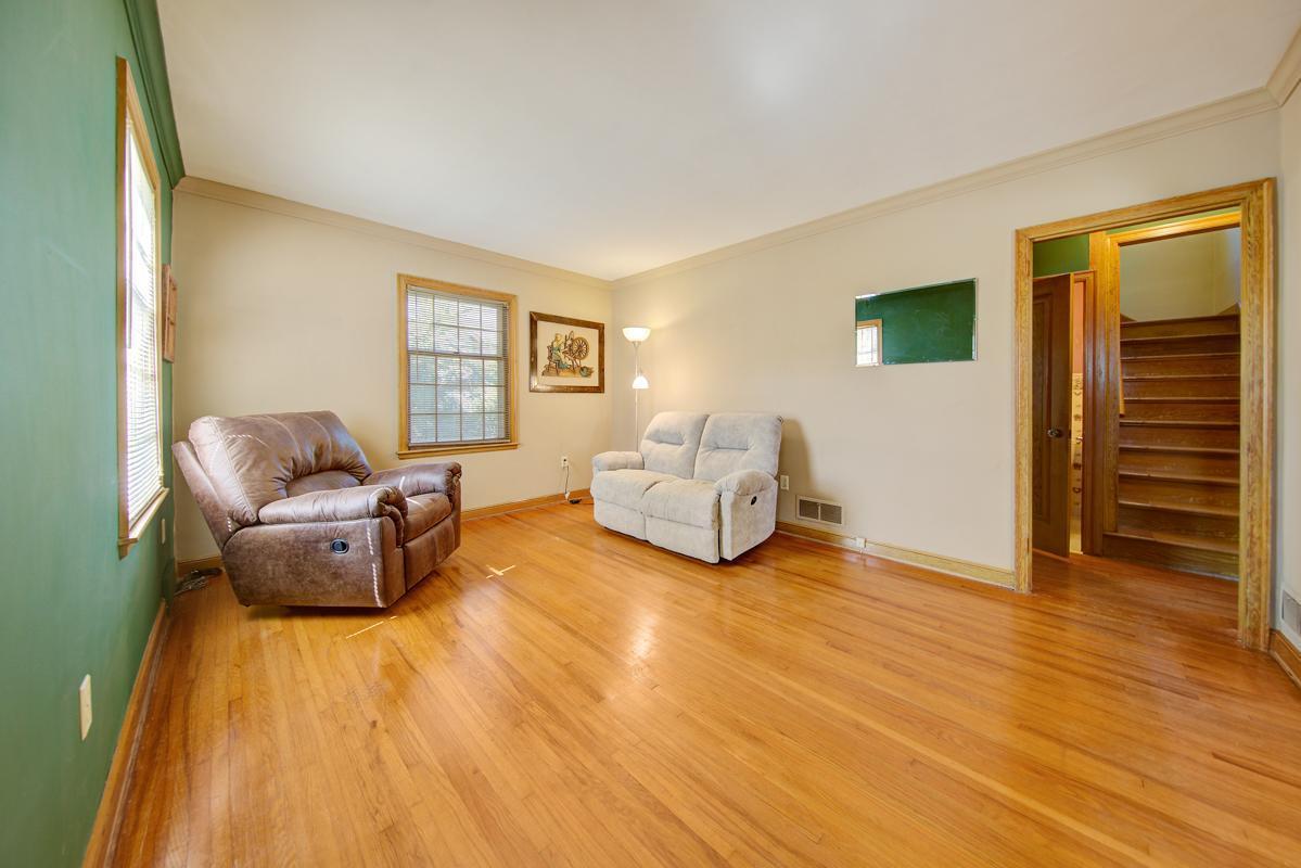 107 Bloomer Street E
