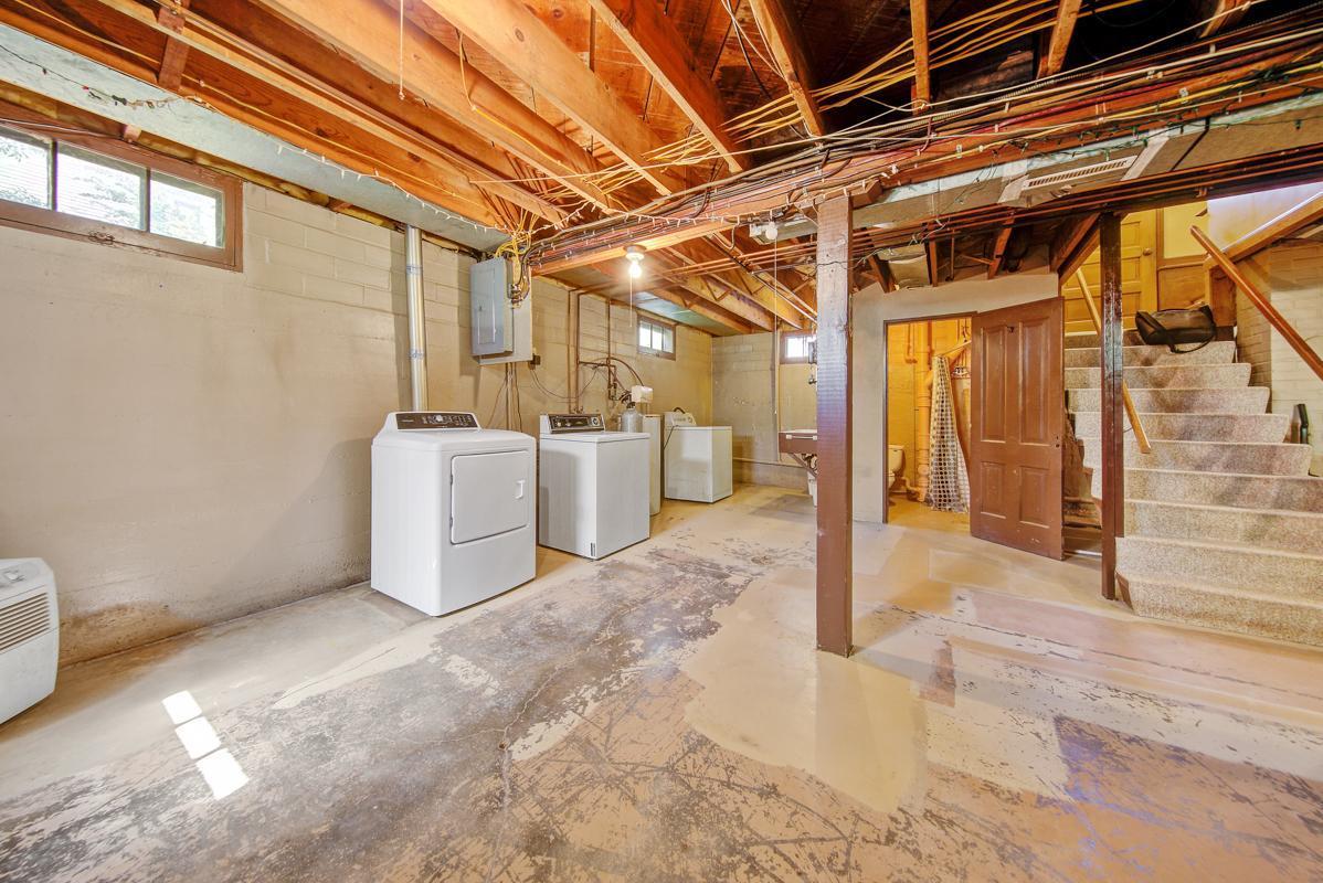 107 Bloomer Street E