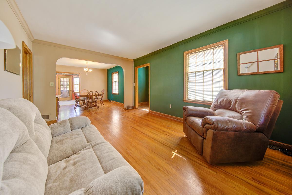 107 Bloomer Street E