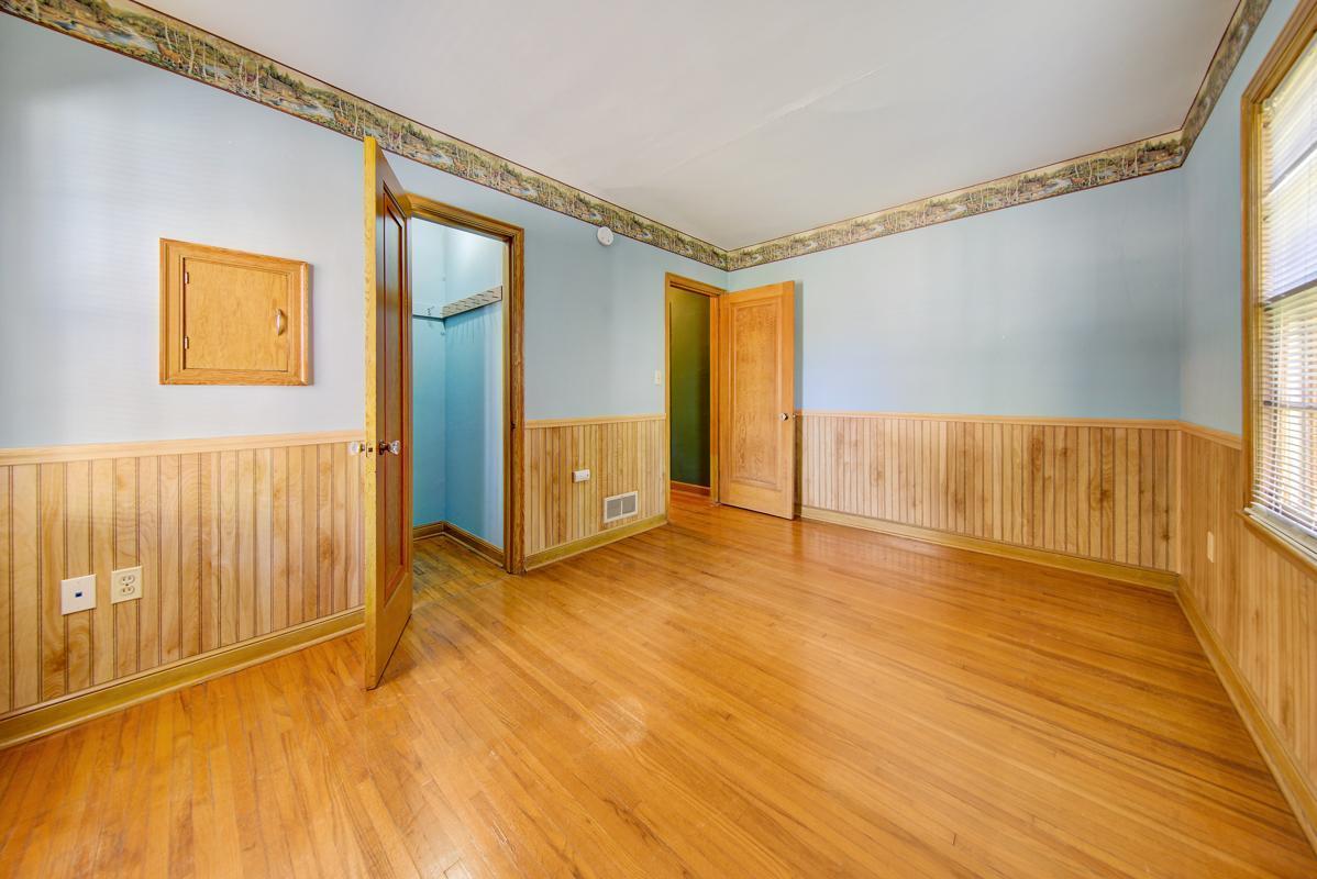 107 Bloomer Street E