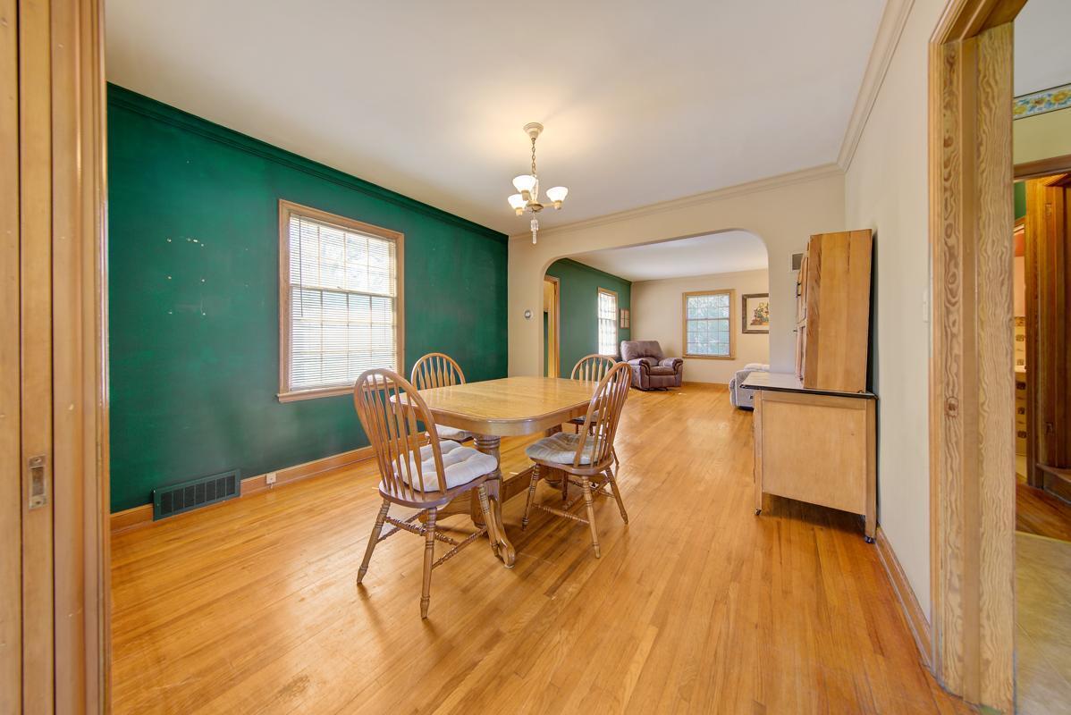 107 Bloomer Street E