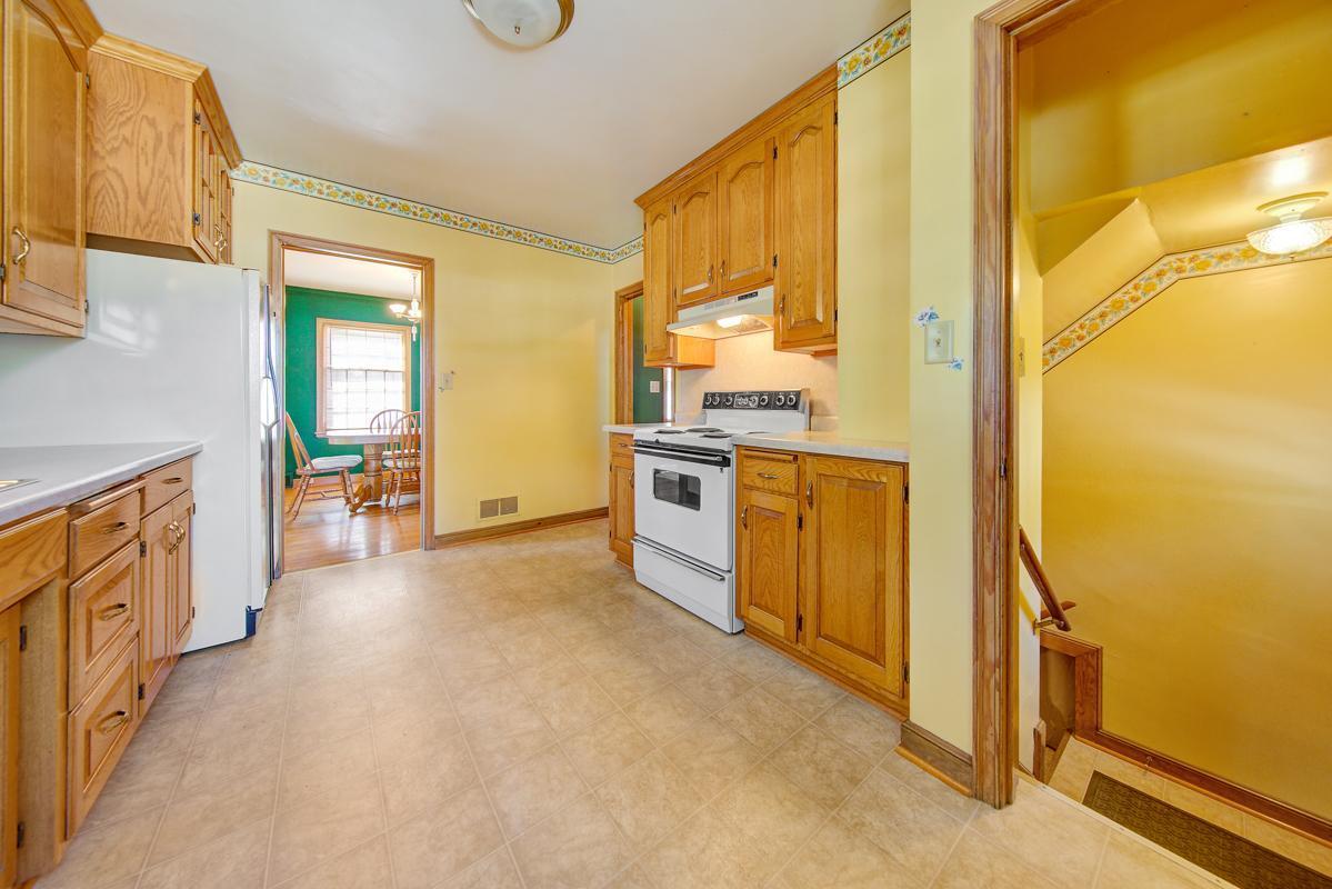 107 Bloomer Street E