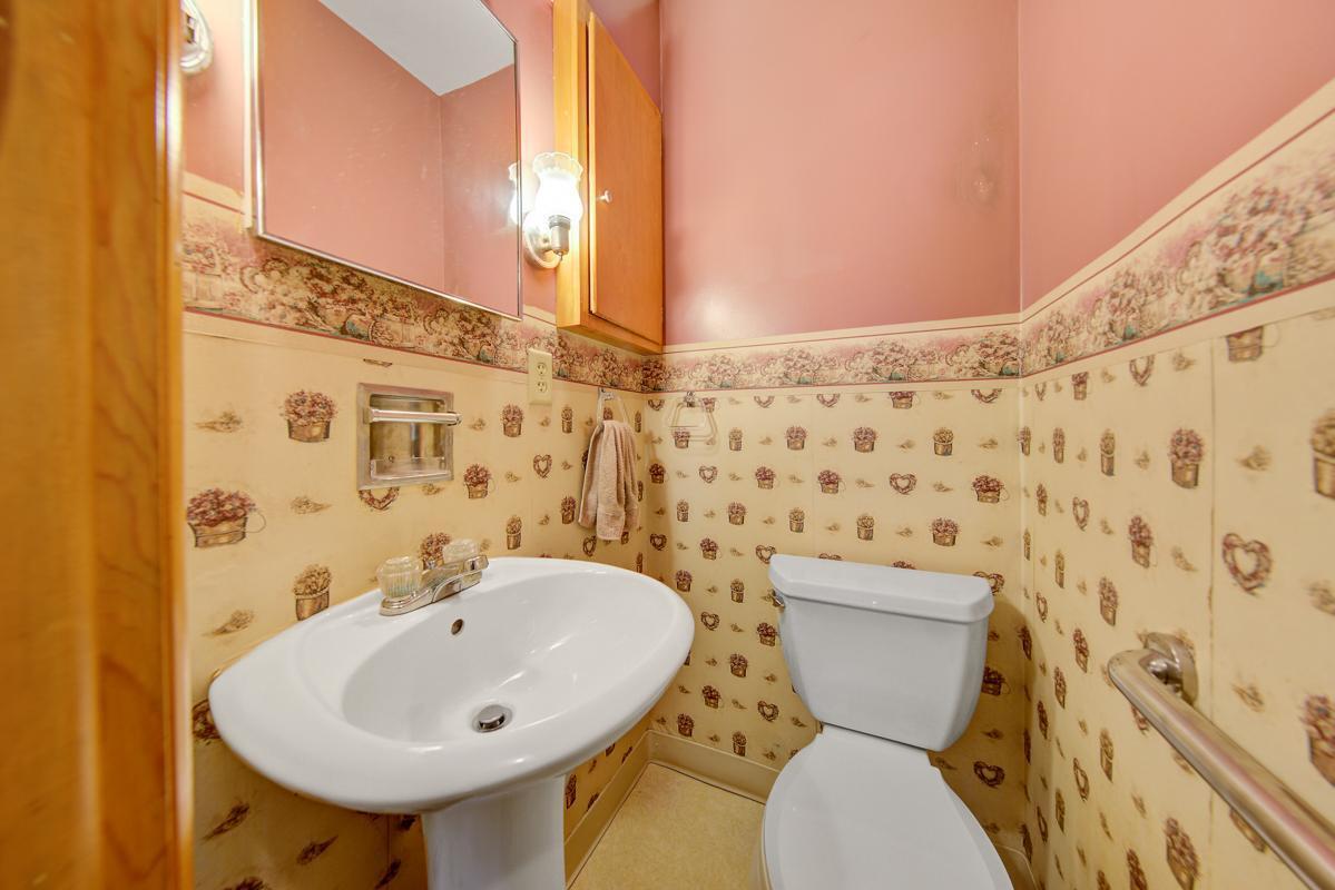 107 Bloomer Street E