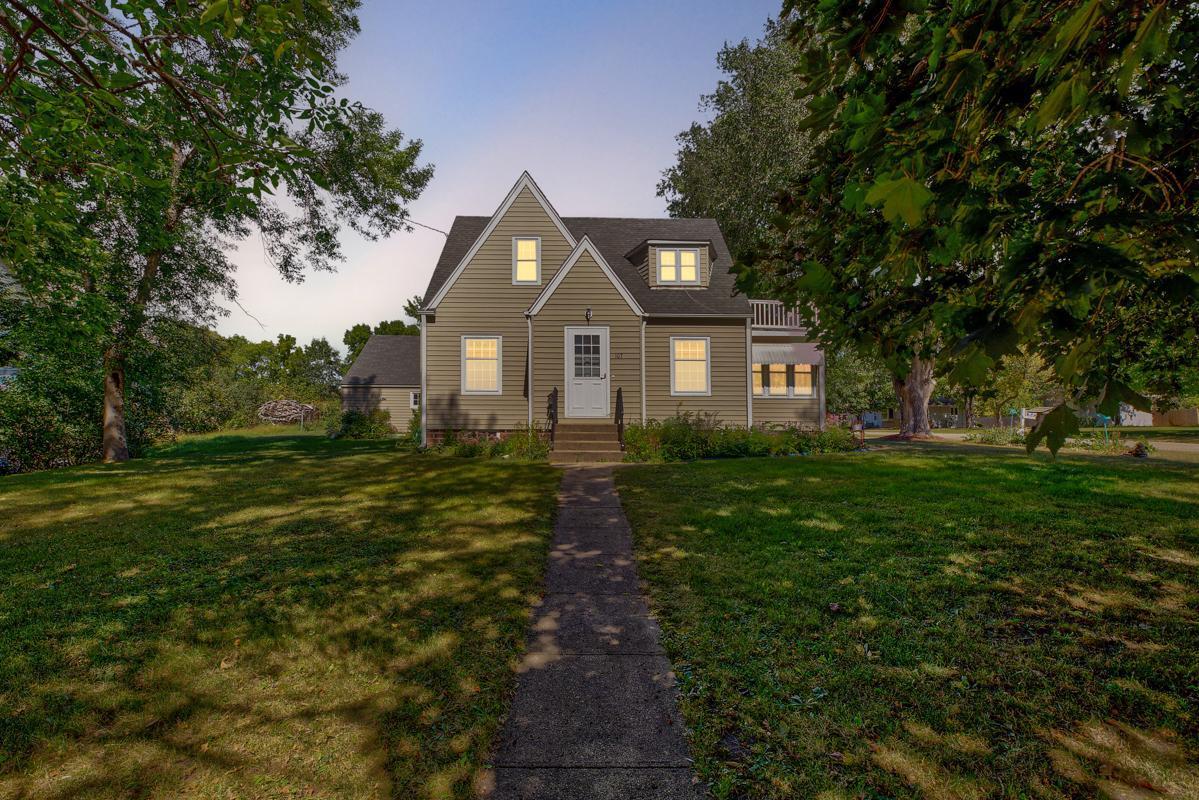 107 Bloomer Street E