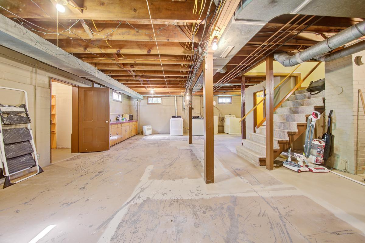 107 Bloomer Street E