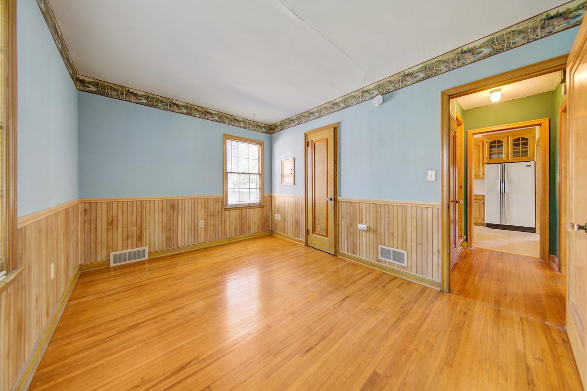 107 Bloomer Street E