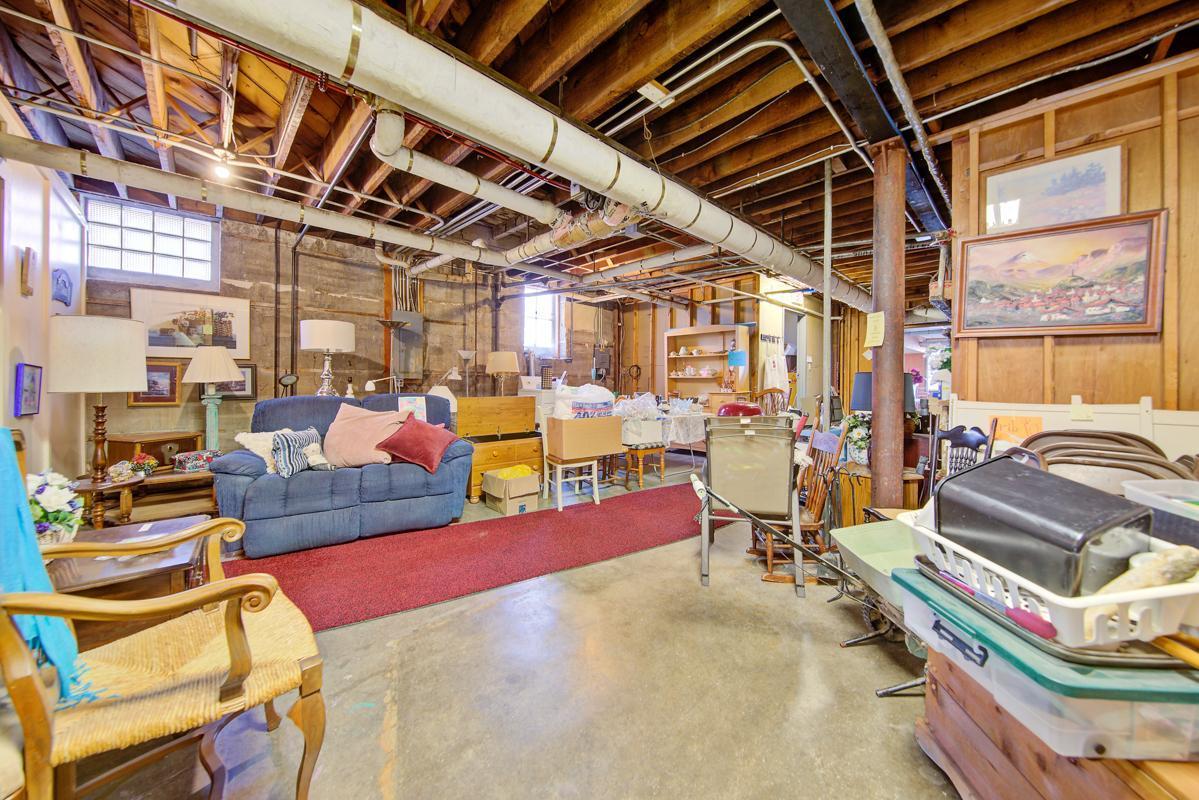 222 3rd Avenue NW