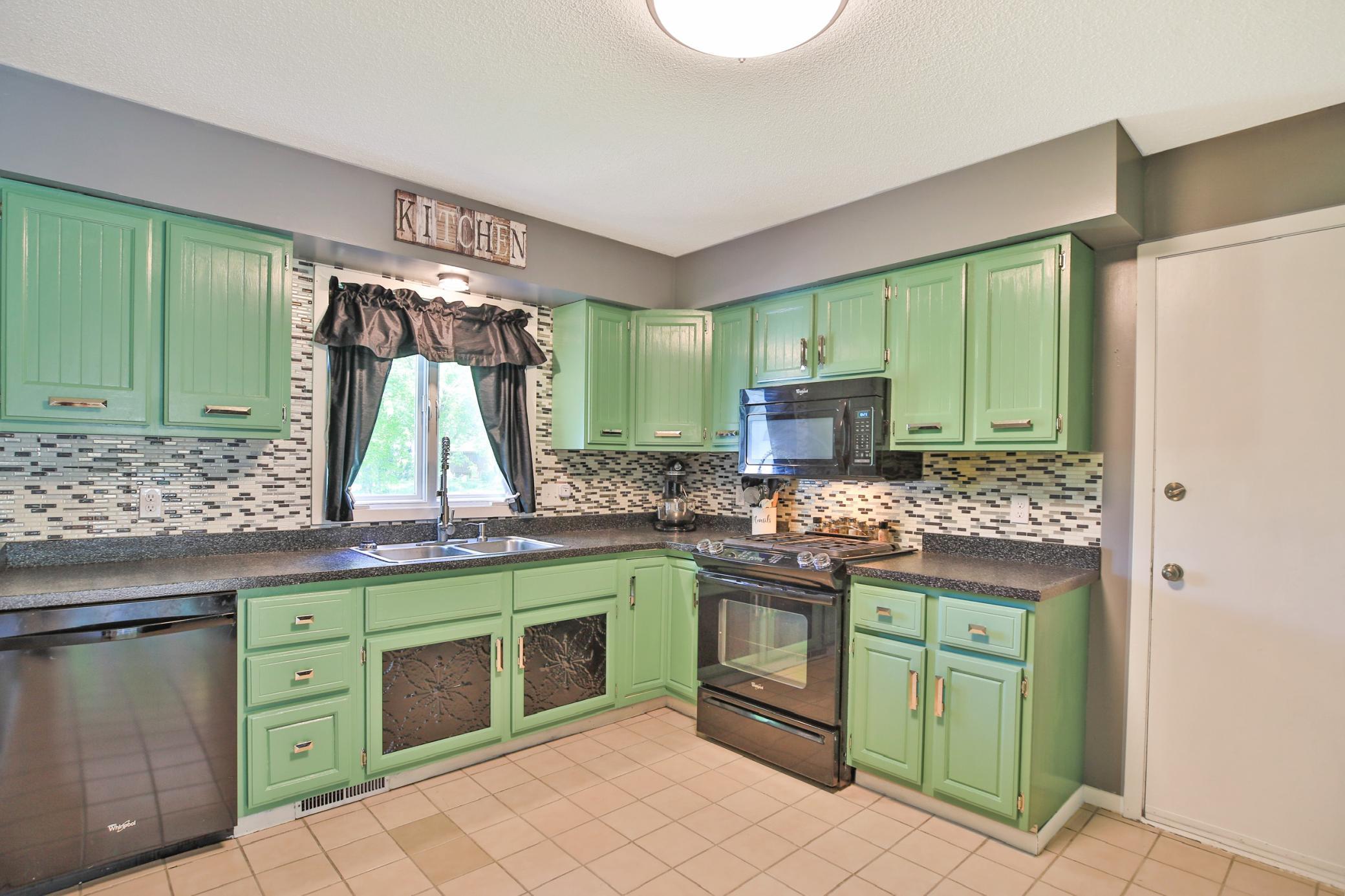 12 Crestview Bay