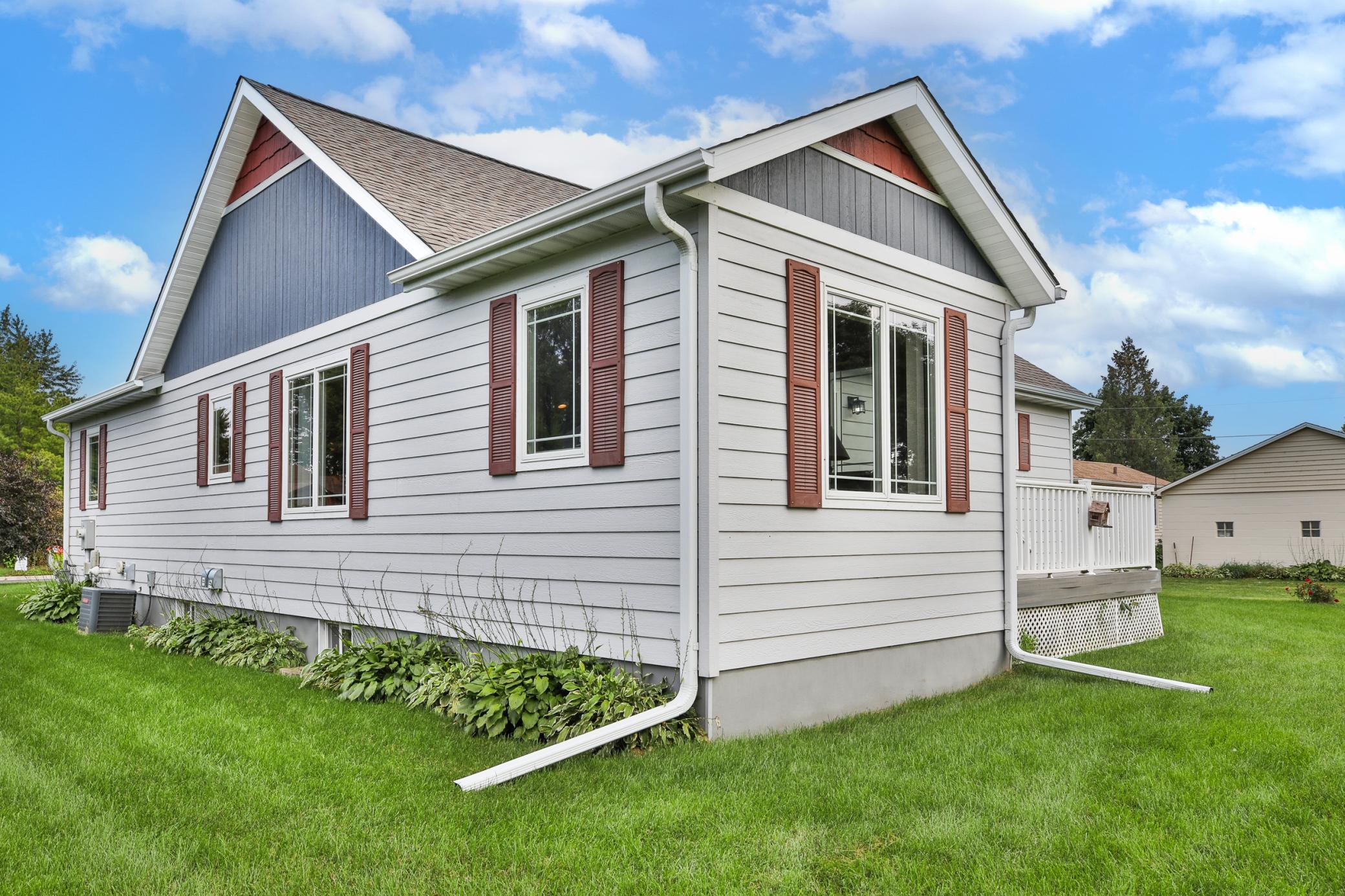 305 3rd Street NE