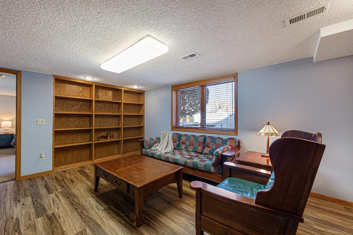 1424 Wellington Crescent