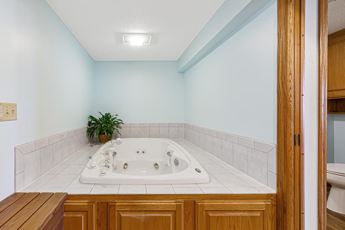 1424 Wellington Crescent