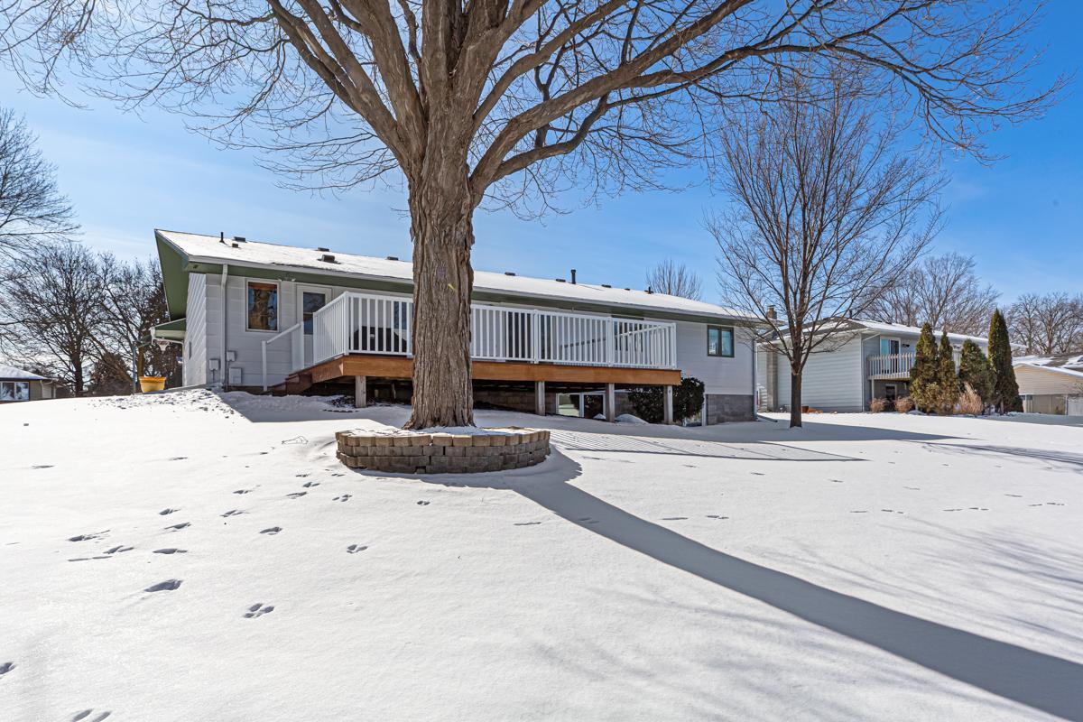 1424 Wellington Crescent