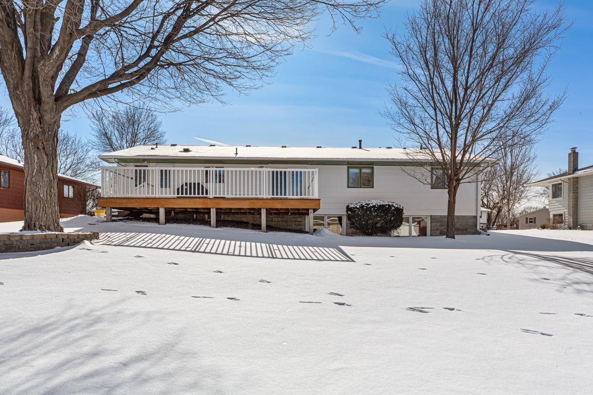 1424 Wellington Crescent