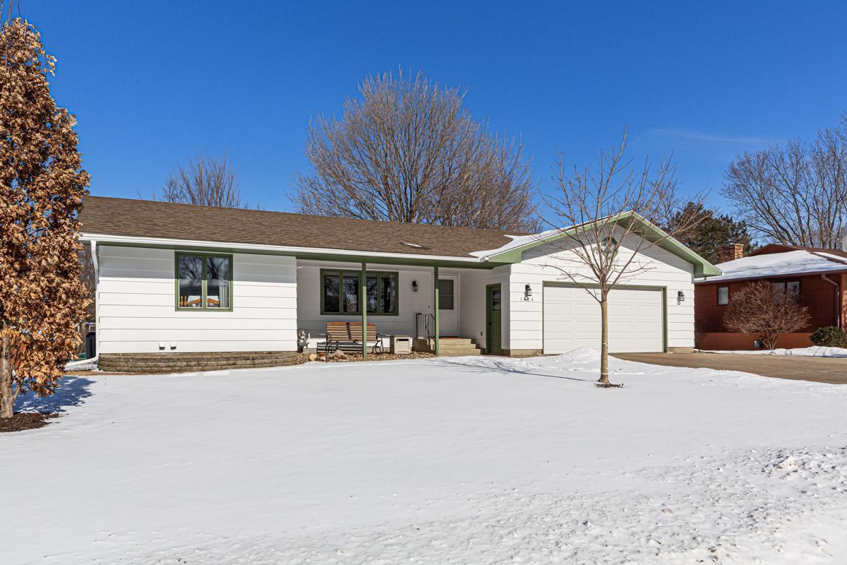 1424 Wellington Crescent