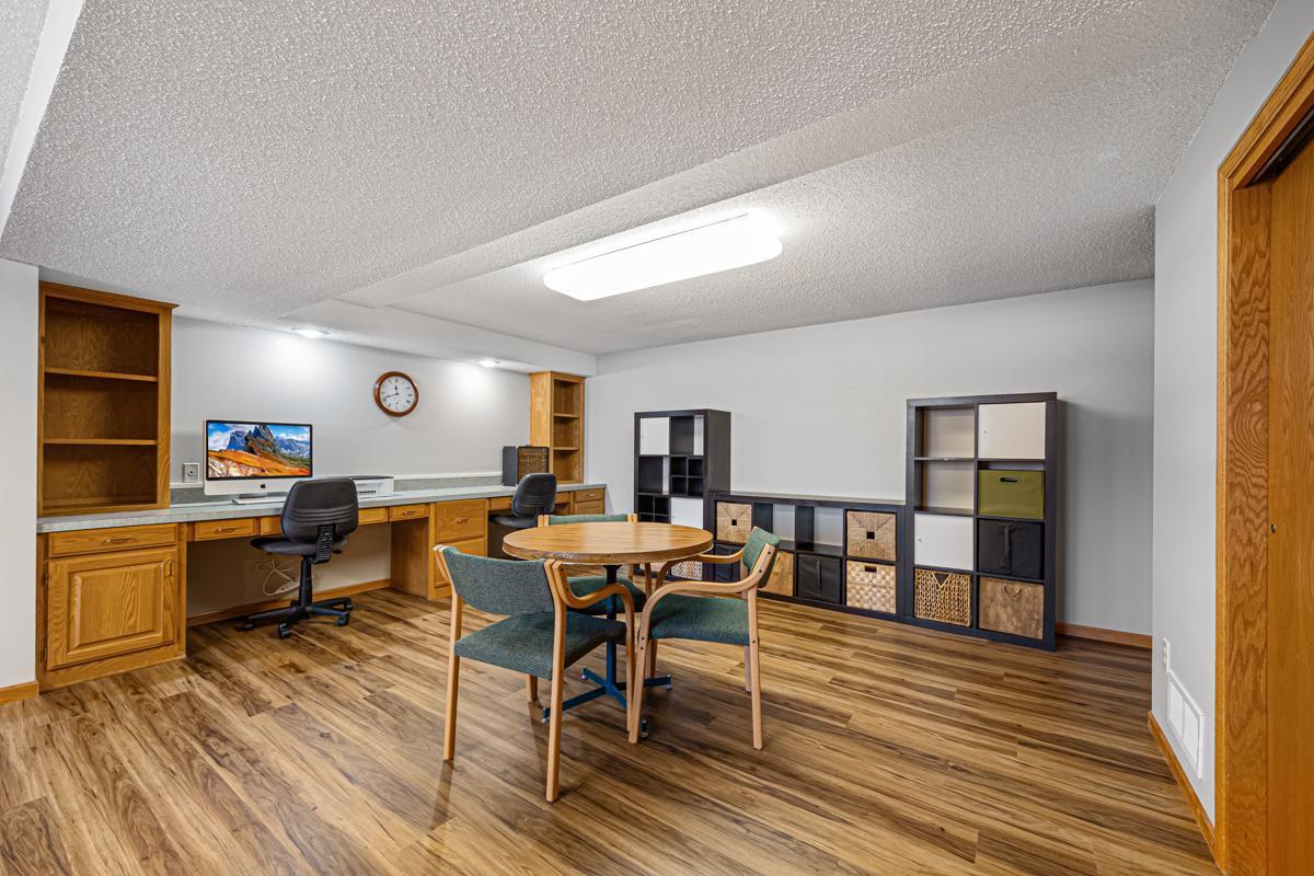1424 Wellington Crescent