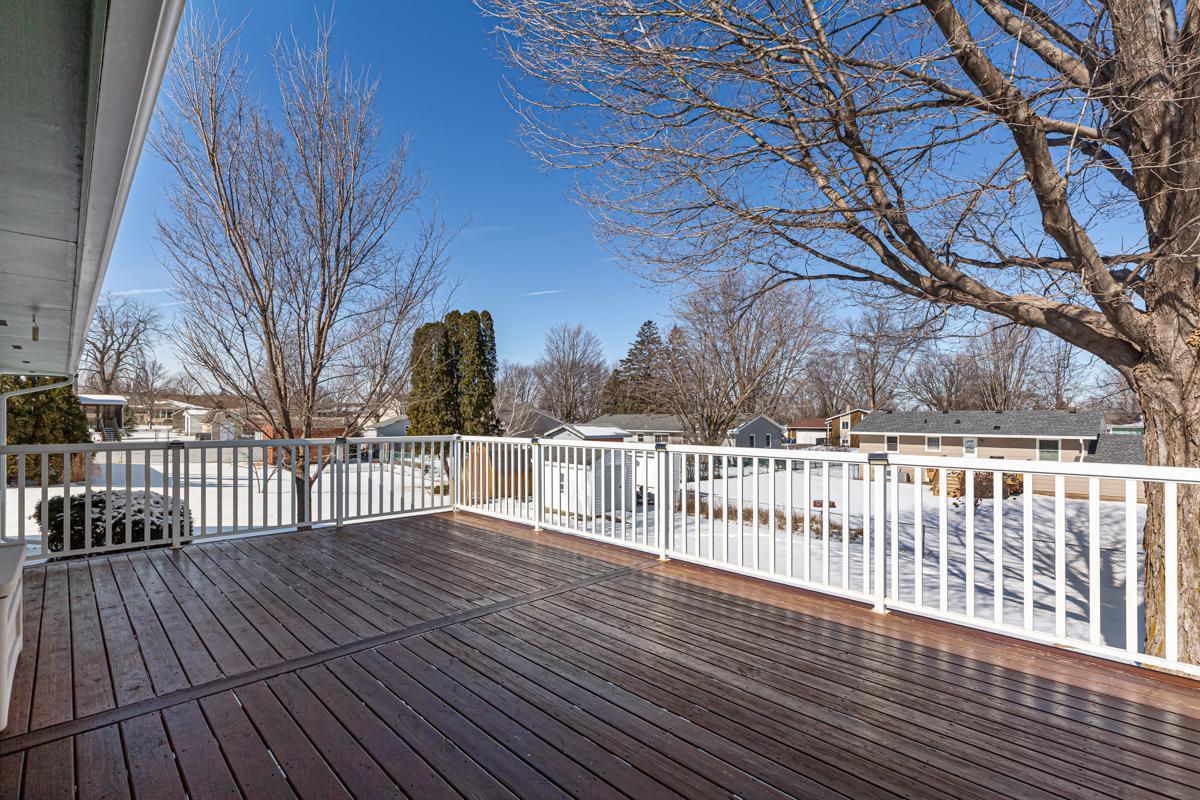 1424 Wellington Crescent