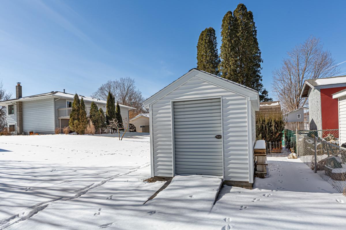 1424 Wellington Crescent
